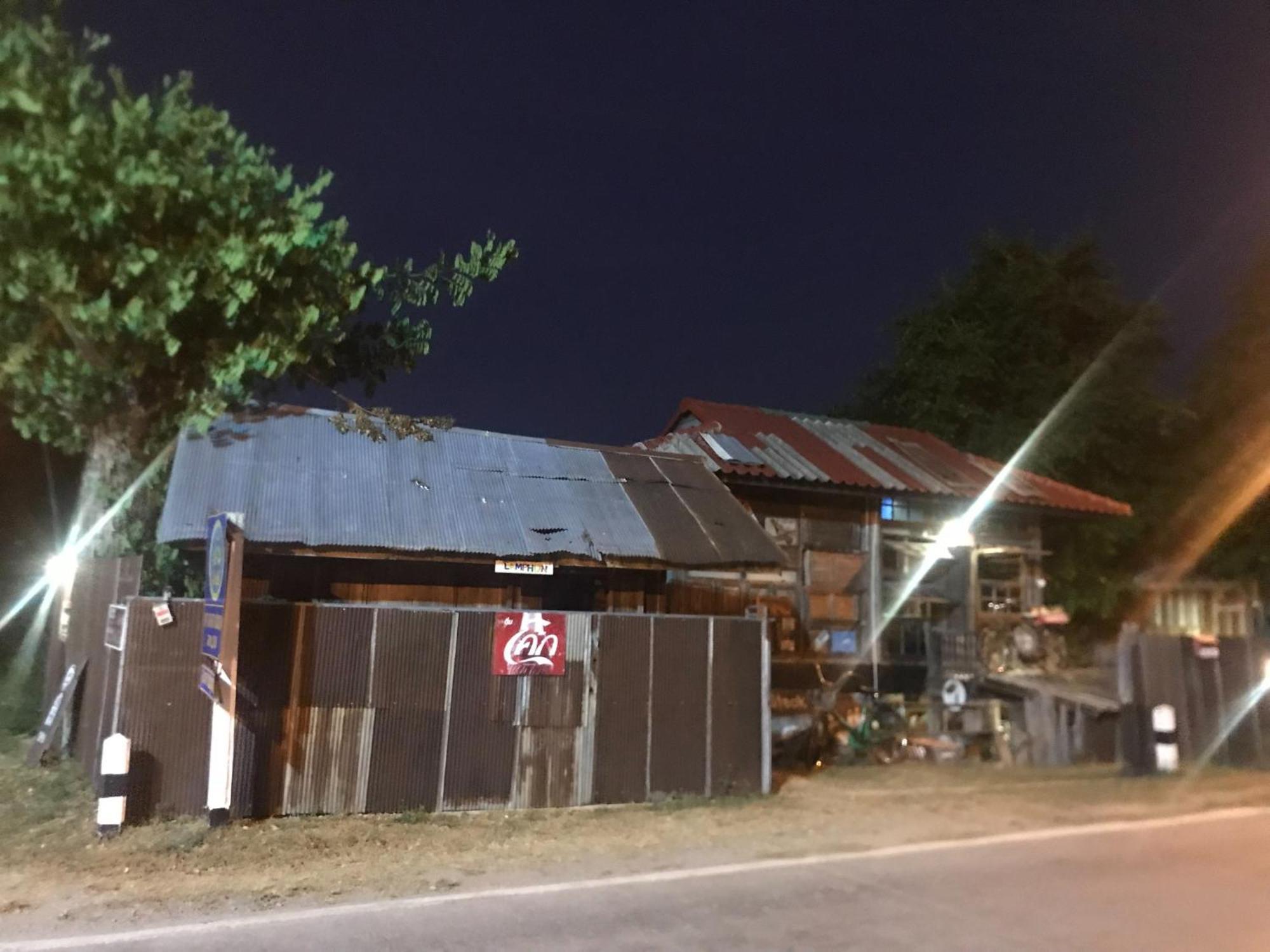Hotel Khonthao à Lamphun Extérieur photo
